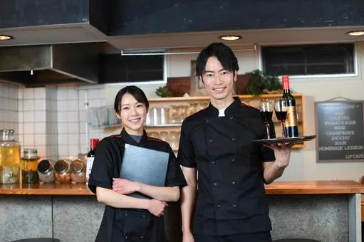 配膳スタッフ2名